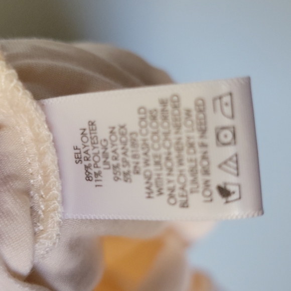 H by Halston Clean Girl cream v neck sleeveless blouse 1X - Picture 7 of 9